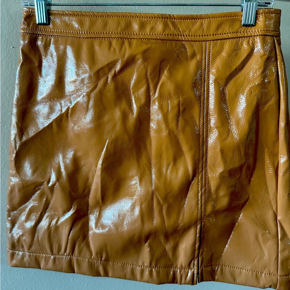Vegan leather shiny mini skirt